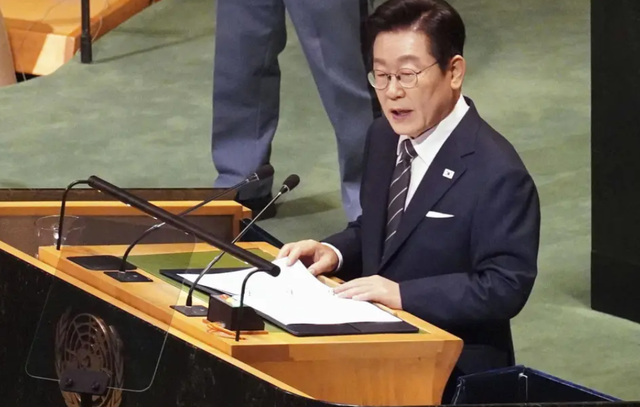 金正恩会见核部门科技人员