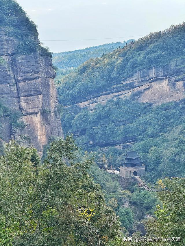 剑门关景区探寻古人入关的足迹