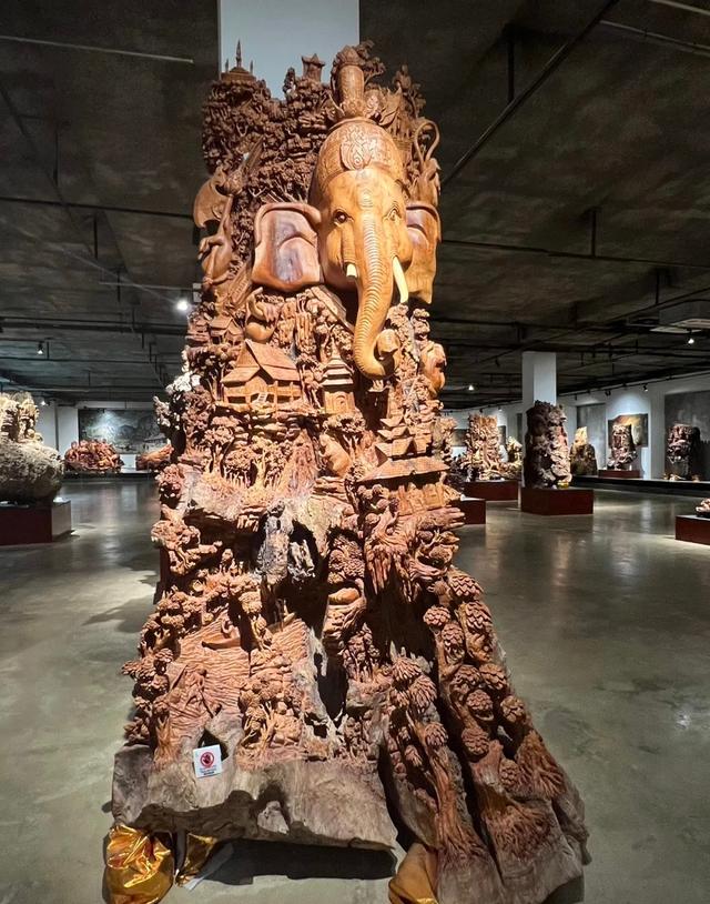 走进老挝万象神木博物馆，触摸木雕里的山河岁月