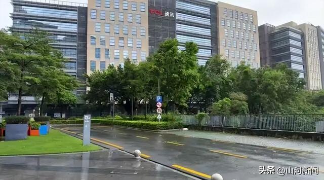41岁程序员深圳台风当晚住在电车上：相当安全和舒适，只买了3盒泡面，不会冒险去海边睡觉
