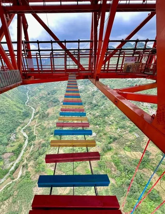 贵州“无绳蹦极”被叫停，网友：停得好！