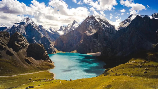 驴友徒步乌孙古道，无视牧民警告强行过河，结果家属将多方起诉