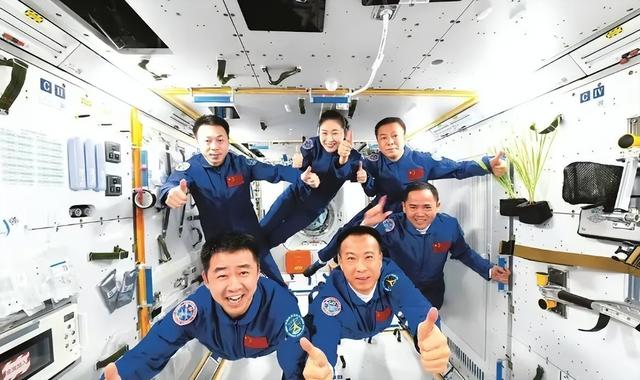 女航天员在太空中，怎么能保护自己的隐私？航天女英雄牺牲太大了