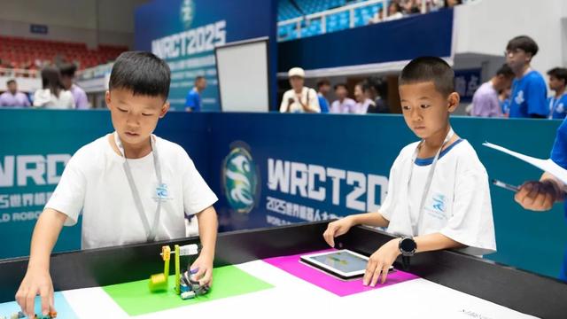 2025世界机器人大赛宁夏选拔赛在西夏区隆重开幕 2000余名学子塞上角逐机器人“奥林匹克”