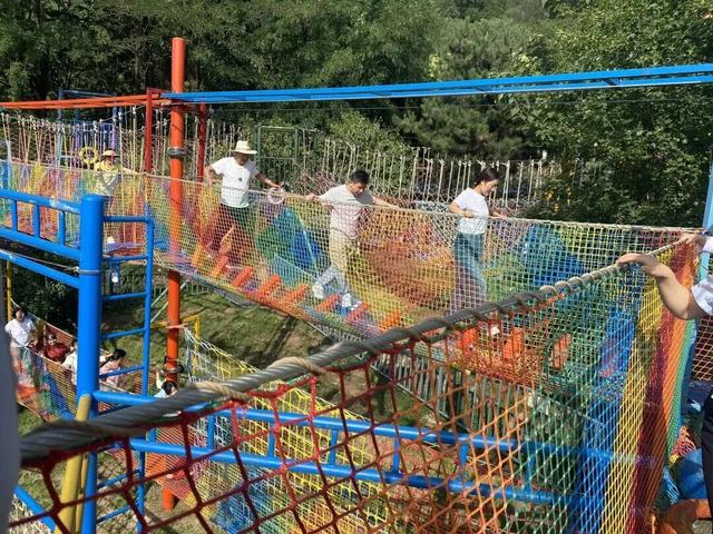 秋华未减，冬景将至，来炎帝影视基地赴一场秋冬的约会吧！