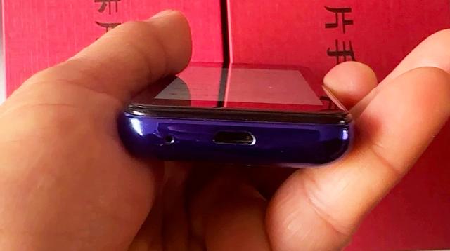 卡片造型随意装进口袋，这款国产小众手机，安卓系统自由安装APP