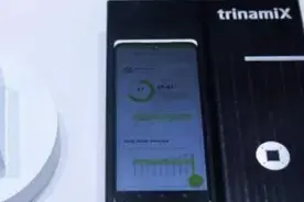 皮肤轻轻一贴，3秒测出健康数据？第一个手机上的微型光谱仪来了图片