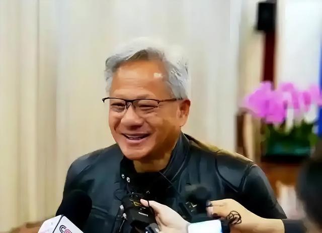 黄仁勋誓言不背锅，央视拆机打脸：信老板嘴硬，还是信央视显微镜