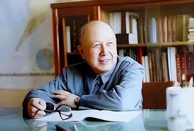 1958年苏联卫星脱轨，预计坠落中国，钱学森凭一道火光算出坠毁点