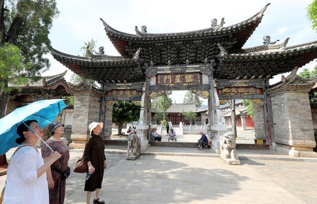 别只知道大理丽江！云南这6座古城，一个比一个惊喜，好吃又好逛