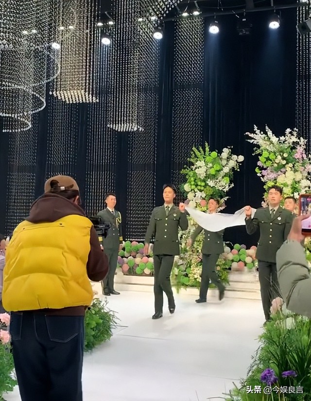 最帅升旗手张自轩大婚不到24小时	，荒唐一幕出现，新娘受无妄之灾