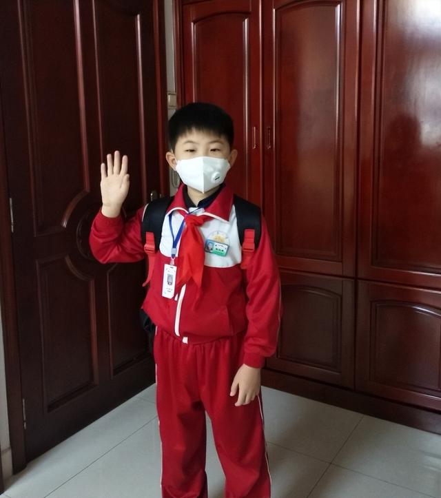 3岁上央视，5岁登春晚	，7岁就年薪百万，没想到现在却成了这样子