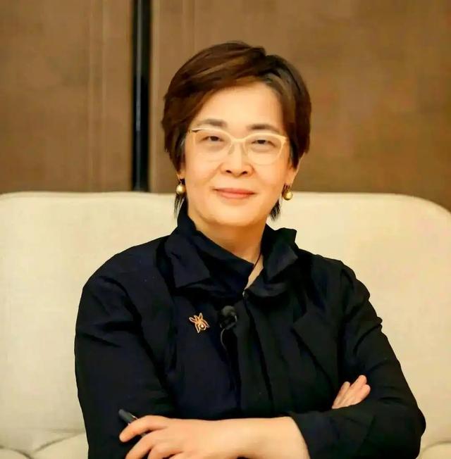 至今还未婚的8位央视女主持人	，最大60岁，最小32岁，令人唏嘘