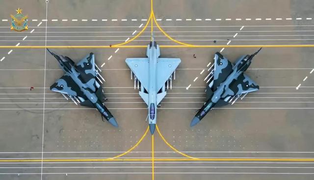 8架歼16对战6架阵风，这仗打得太宽裕了，解放军擅长牛刀杀鸡