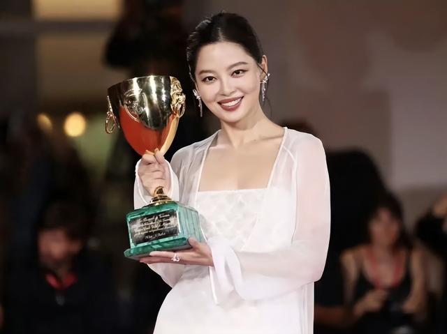 陪睡陪玩根本不够!王家卫被曝后,白百何郝蕾爆圈中内幕,都不装了