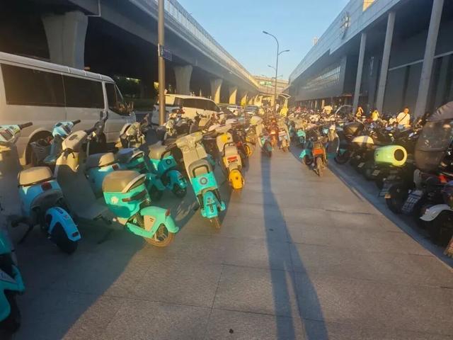 55岁以上车主笑了！不用驾照，这4种电动车就能上路，车主放心骑