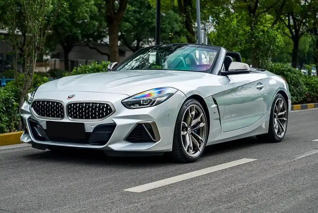 宝马Z4谢幕	，30年敞篷传奇终结，手动挡为何成最后救命稻草？