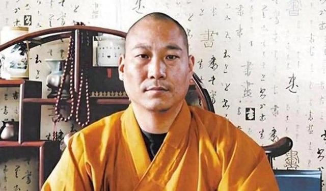 拔萝卜带泥！释永信被抓六天后，释小龙父亲出事，过往黑史全被扒
