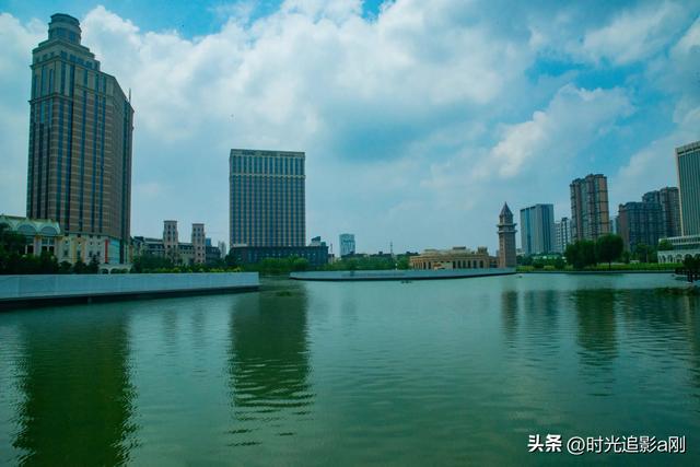 北国未来城沿湖一步一景，迈向生活的自在！