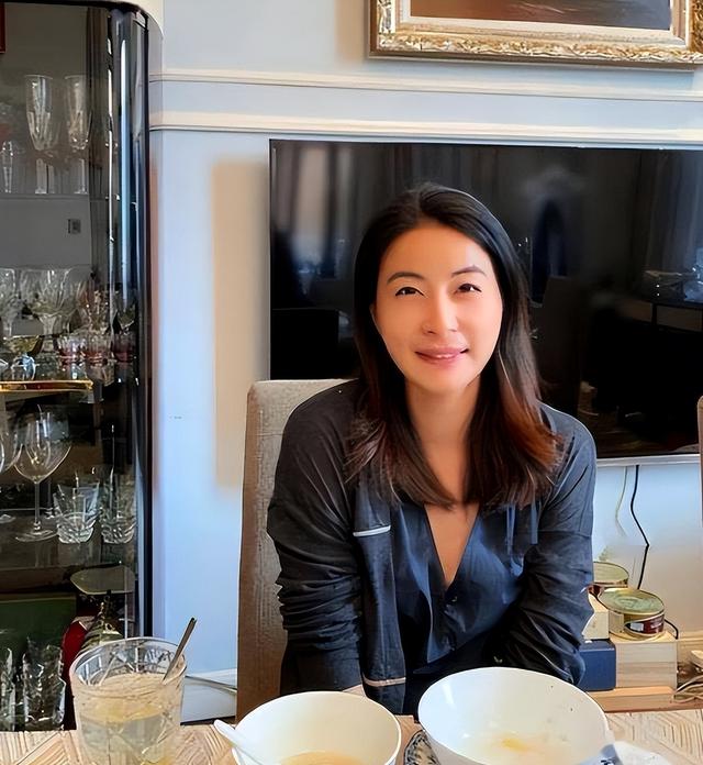 结婚13年，44岁郭晶晶再次迎来喜讯	，又一次证明了霍启刚的眼光