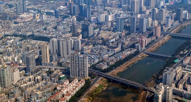 下一个“成都”已确定？宜宾德阳落榜，这座黑马城市呼声高