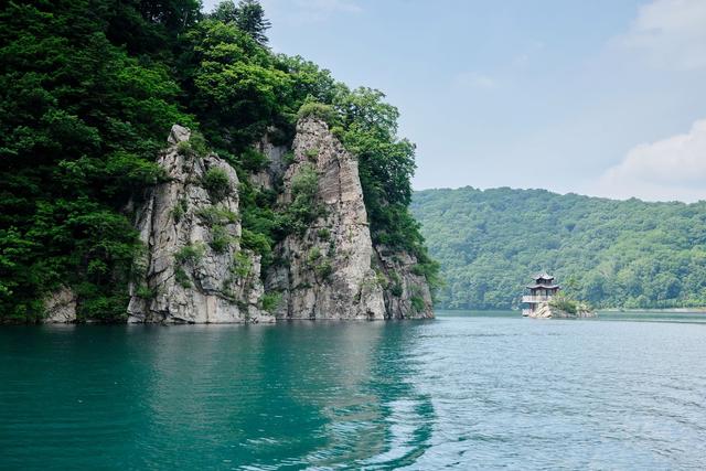 吉林通化龙湾群国家森林公园，环境优美，是假日避暑纳凉的好去处