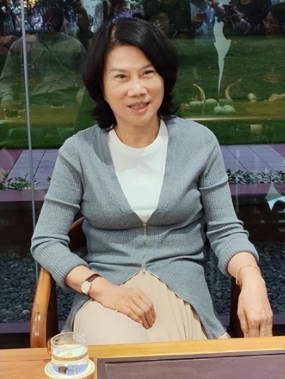 被停职审查	、转移资产、搞办公室恋情	，董明珠身上标签哪个是真的