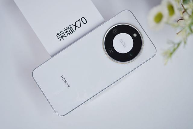 W29单品销量Top15：荣耀X70大亮，iPhone 16仅第五