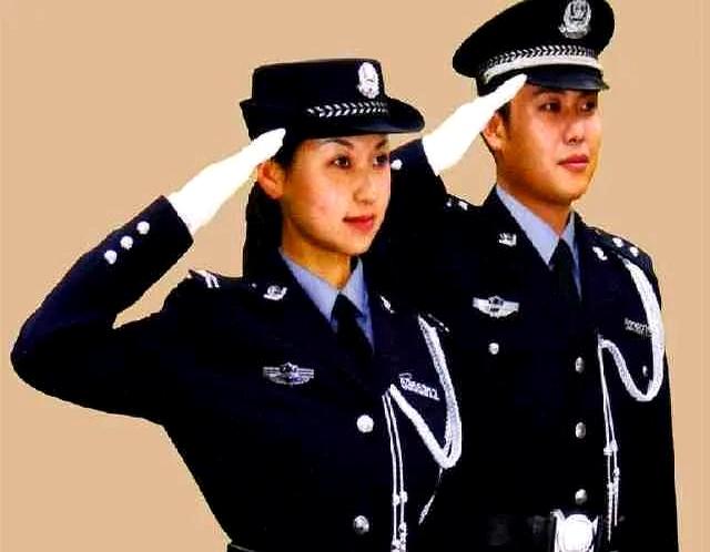 辅警四年，我终于扯下了那枚“临时工”的袖标