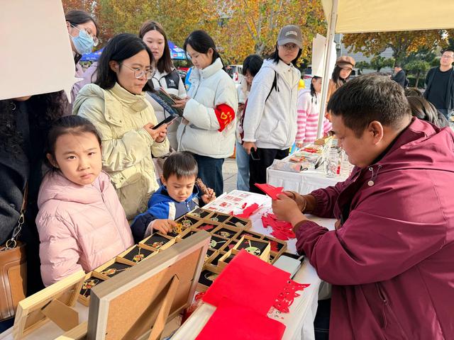 石家庄文旅创新场景融合！高校银杏节变身“青春文旅会客厅”