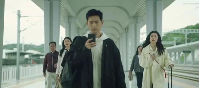 “省电式旅游”神器，右滑一下假期变美好了
