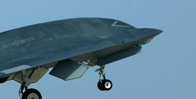 震撼！空军宣传片信息量巨大，超大黑影掠过	，轰20或许真要来了