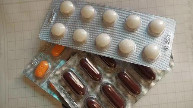 治疗过敏性鼻炎的4个首选药，医生也常用，一文总结：对症选药