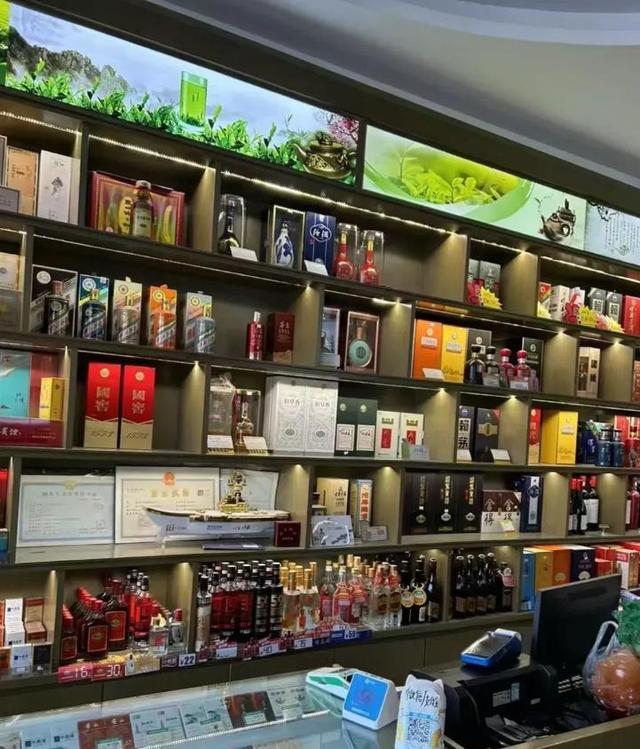 比电商还狠的降维打击，正在“血洗”街边的烟酒店