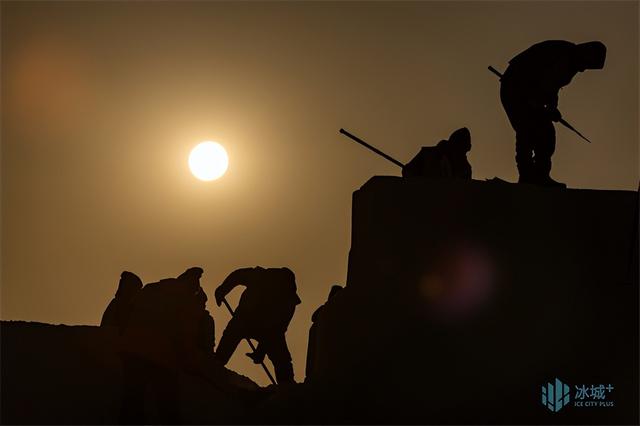 太阳岛雪博会堆起巨型雪块，要建什么？