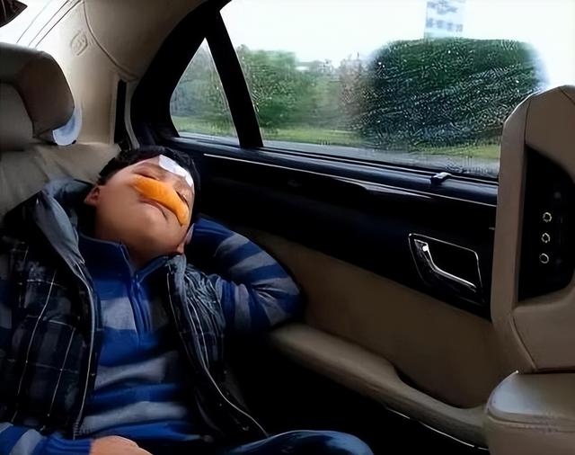 为什么有的人一坐车就头晕想吐？原来，他们的身体发生了变化