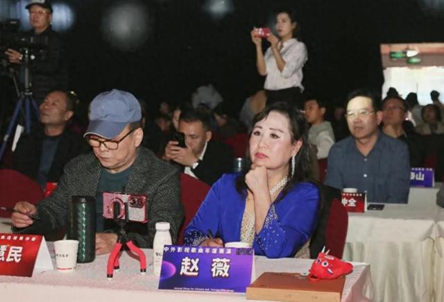 封杀四年	，49岁赵薇突传消息，因胃癌去世传闻5个月前就真相大白