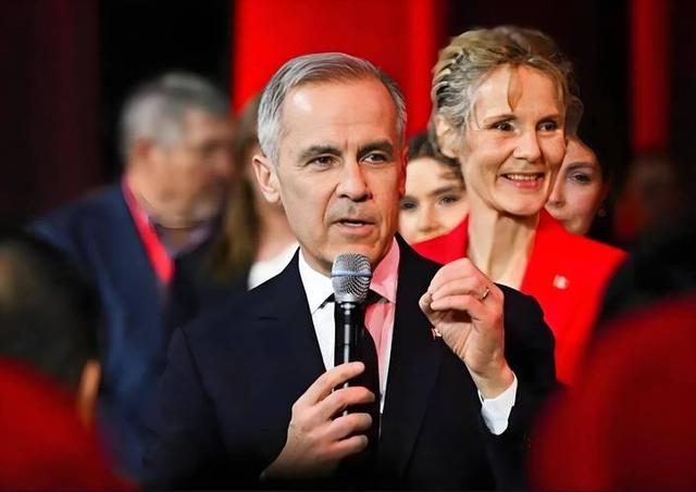 被特朗普搞怕了，卡尼终于认清现实，要与中国合作，但已经晚了