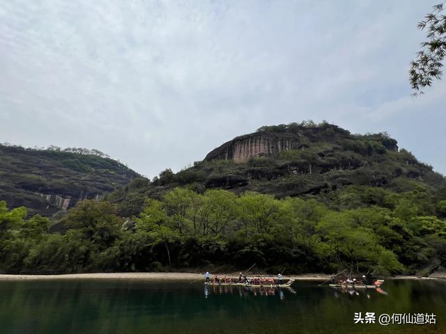 武夷山，其标志性的景点即玉女峰，也是福建省的地标