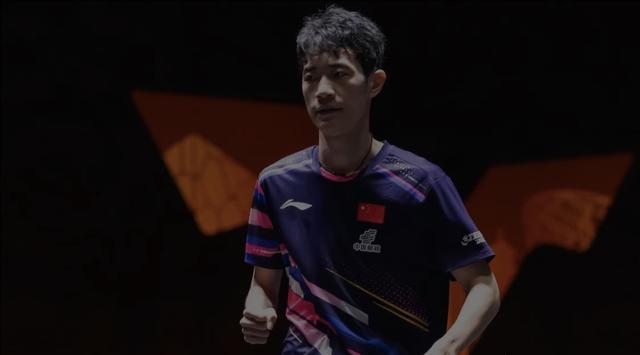 张本智和惨遭“一轮游”，没想到林诗栋一番话点出了他失败的根源