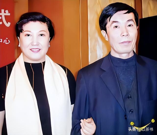 77岁何庆魁自爆已再婚：去年领证妻子比他年轻，直言需要被照顾