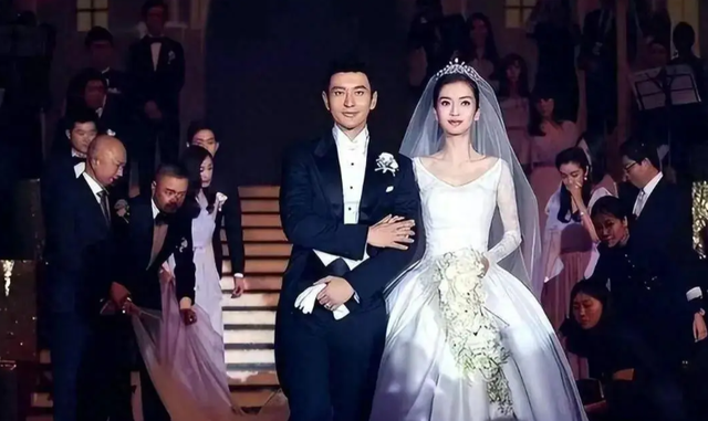 离婚3年后，48岁的黄晓明再次官宣喜讯，成为杨颖高攀不起的存在