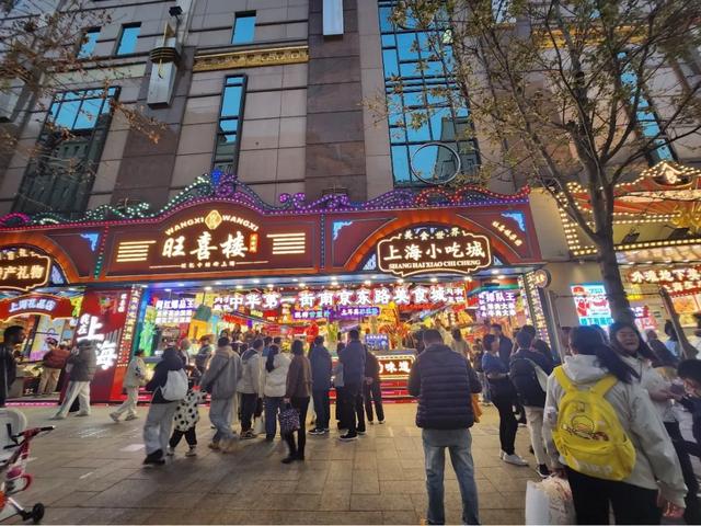 〔读城〕黄浦江的阳光与南京路的辉煌