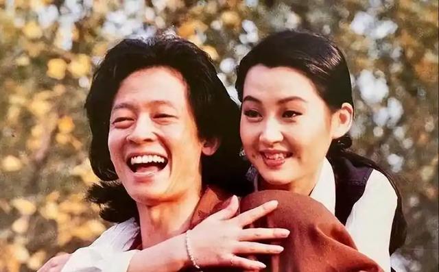 她一生 “风流成性、老少通吃”，撩汉无数，现如今56岁却依旧单身