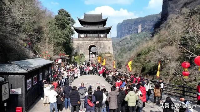 中国旅游版图重新洗牌!12省份收入破万亿,四川凭什么稳居榜首?