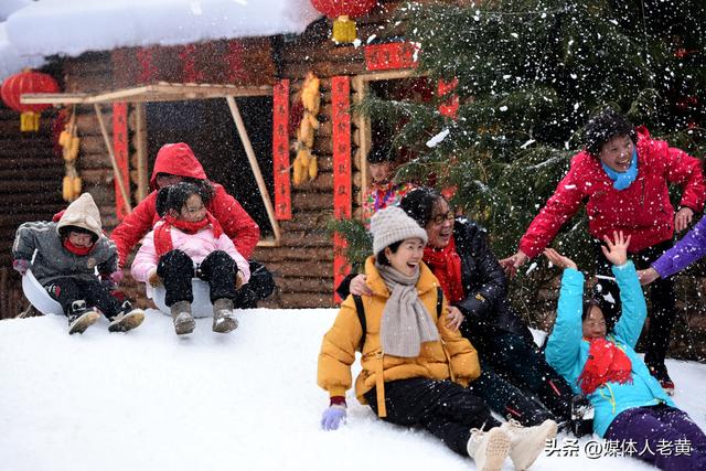 贵州六盘水：“南国雪乡”吸引各地游客打卡感受冬日浪漫与激情