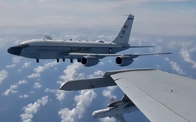 美军2架舰载机在南海坠毁，和中国有关系吗？有两大可能性