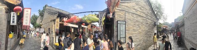 晋北的忻州古城很大，游客非常多，是我所见古城中最热闹古城景区