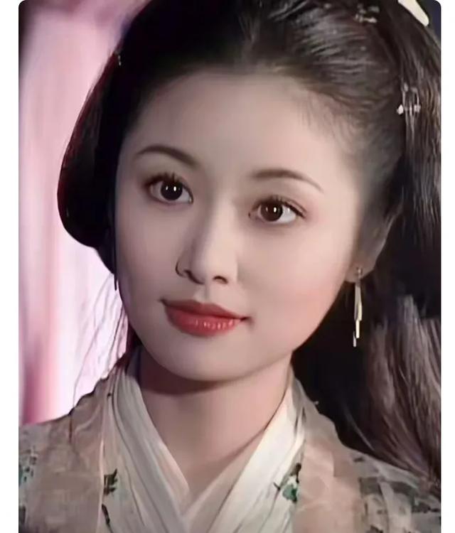 49岁林心如断崖式衰老,当年的紫薇格格也老了,脸变长 抬头纹好多