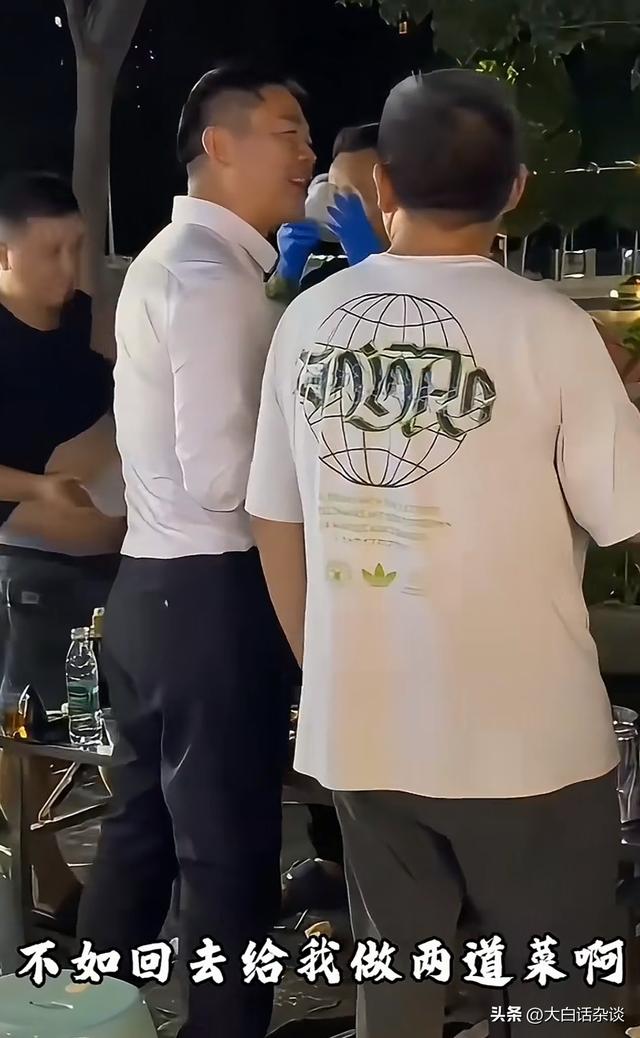 刘强东有多接地气？回到宿迁完全放飞，喝高叫美女回去炒两个菜来